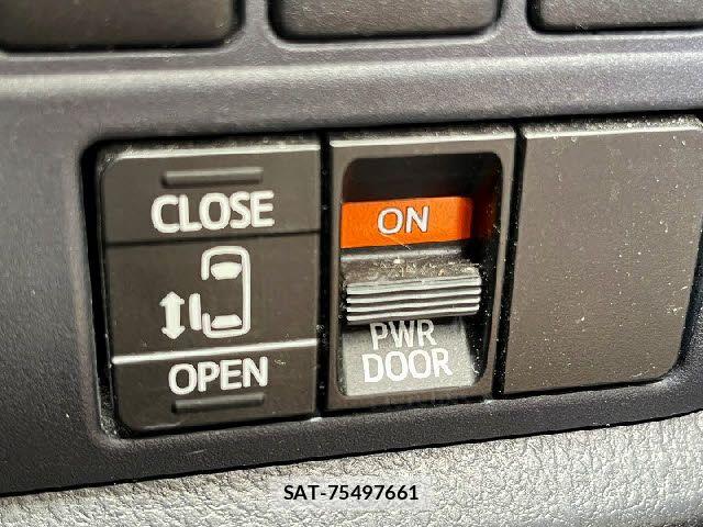 Toyota VOXY 2015-09 7331072-11