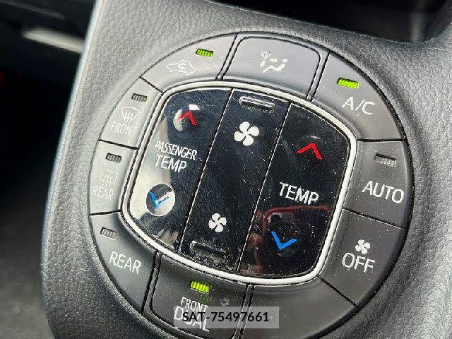 Toyota VOXY 2015-09 7331072-17