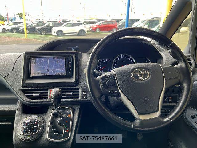 Toyota VOXY 2015-09 7331072-1
