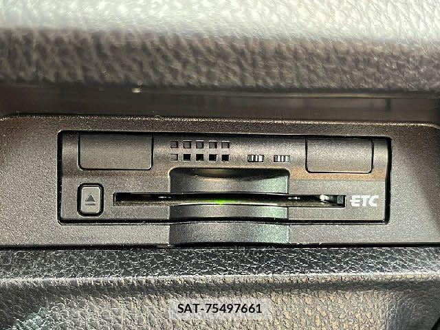 Toyota VOXY 2015-09 7331072-21
