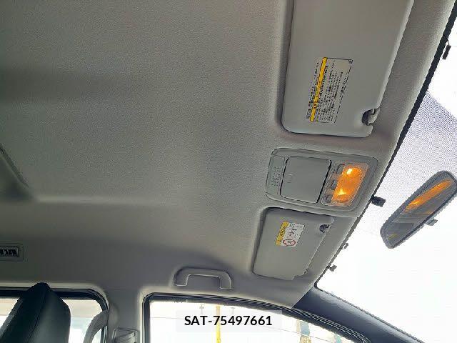 Toyota VOXY 2015-09 7331072-22