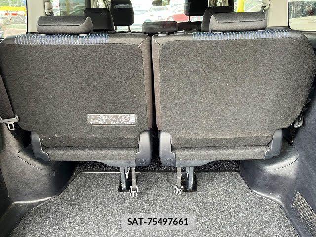 Toyota VOXY 2015-09 7331072-23