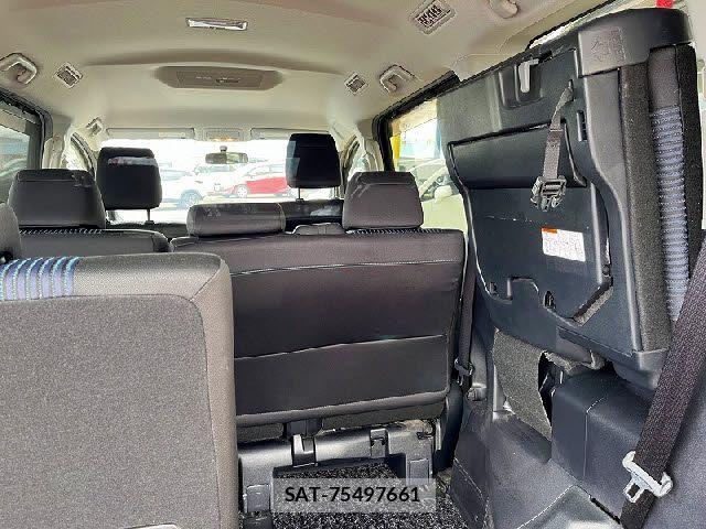 Toyota VOXY 2015-09 7331072-24