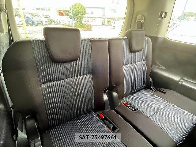Toyota VOXY 2015-09 7331072-25