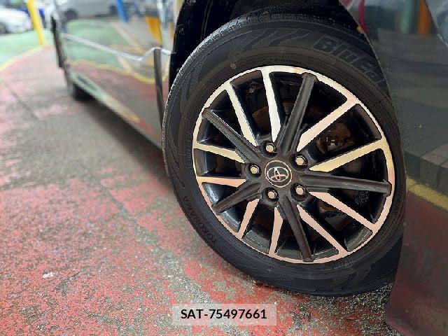 Toyota VOXY 2015-09 7331072-26