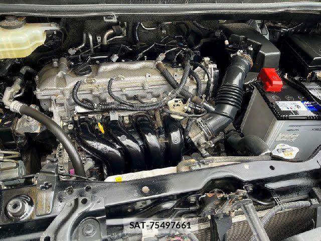 Toyota VOXY 2015-09 7331072-27