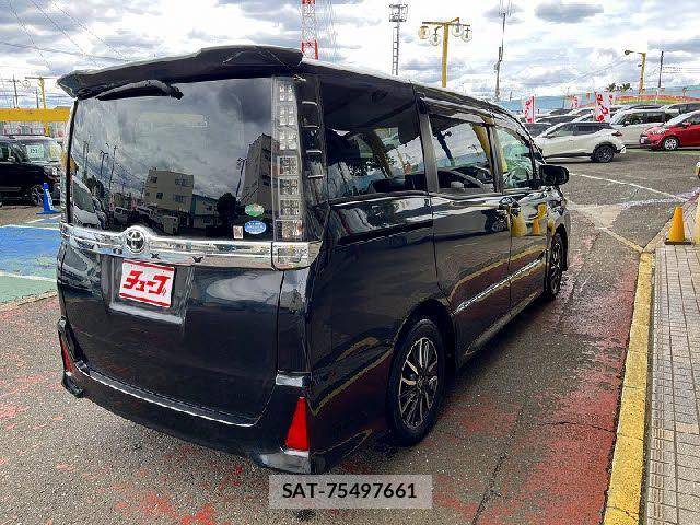 Toyota VOXY 2015-09 7331072-2