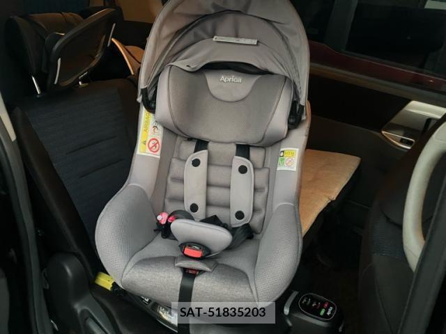 Toyota VOXY 2010-01 7331112-13