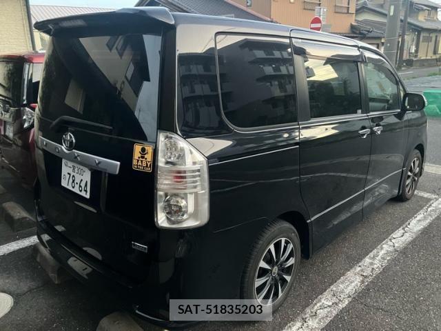 Toyota VOXY 2010-01 7331112-2