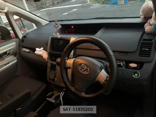 Toyota VOXY 2010-01 7331112-8