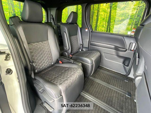Toyota VOXY 2024-09 7331016-9