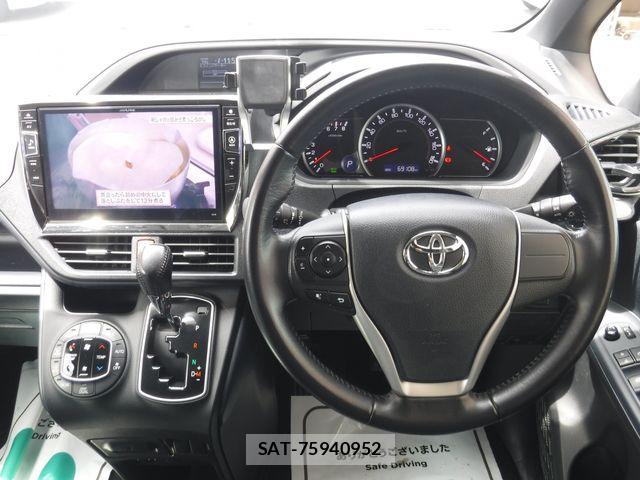 Toyota VOXY 2015-12 7331062-10