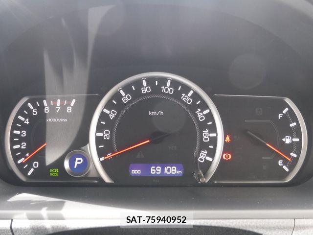 Toyota VOXY 2015-12 7331062-17