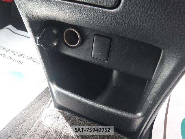 Toyota VOXY 2015-12 7331062-18