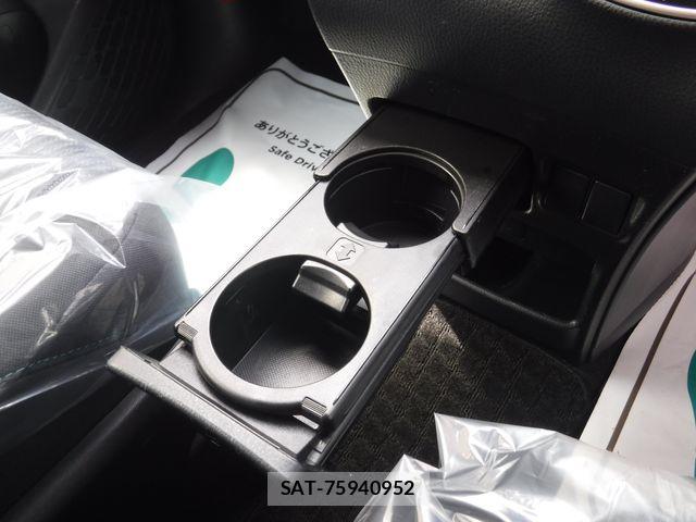 Toyota VOXY 2015-12 7331062-19