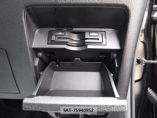 Toyota VOXY 2015-12 7331062-20