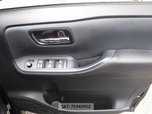 Toyota VOXY 2015-12 7331062-21