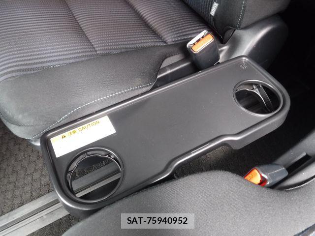Toyota VOXY 2015-12 7331062-23