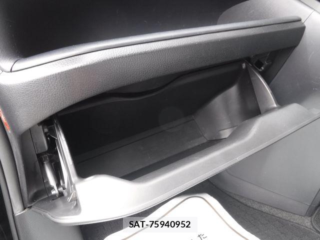 Toyota VOXY 2015-12 7331062-24