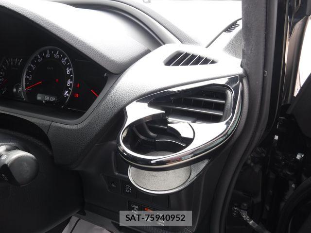 Toyota VOXY 2015-12 7331062-25