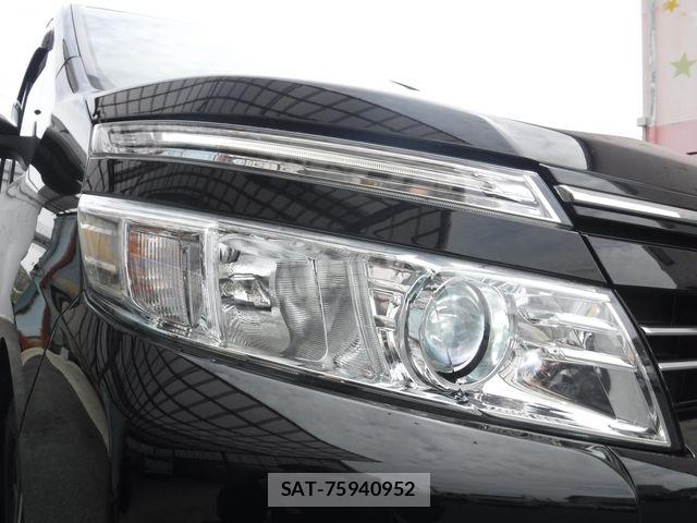 Toyota VOXY 2015-12 7331062-29