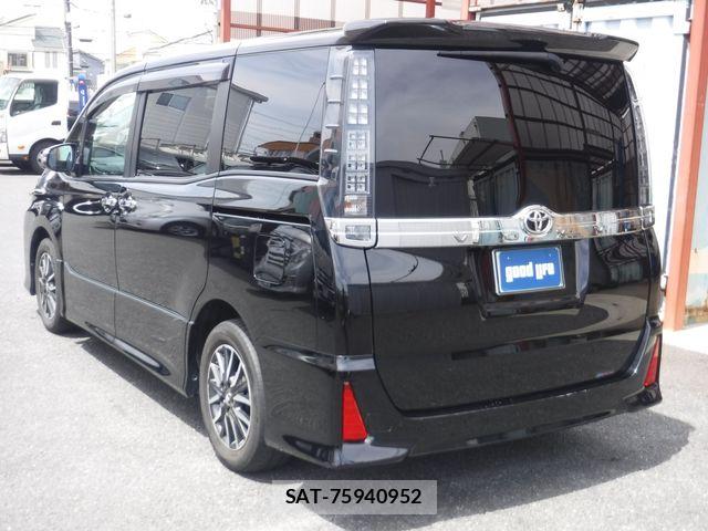 Toyota VOXY 2015-12 7331062-3