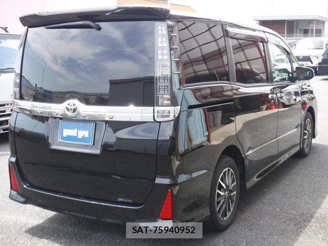 Toyota VOXY 2015-12 7331062-5