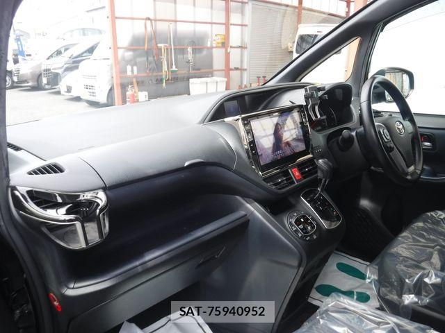 Toyota VOXY 2015-12 7331062-6