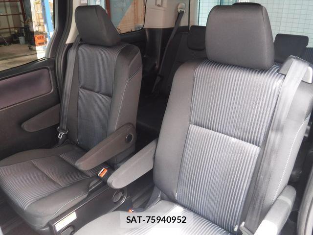 Toyota VOXY 2015-12 7331062-7