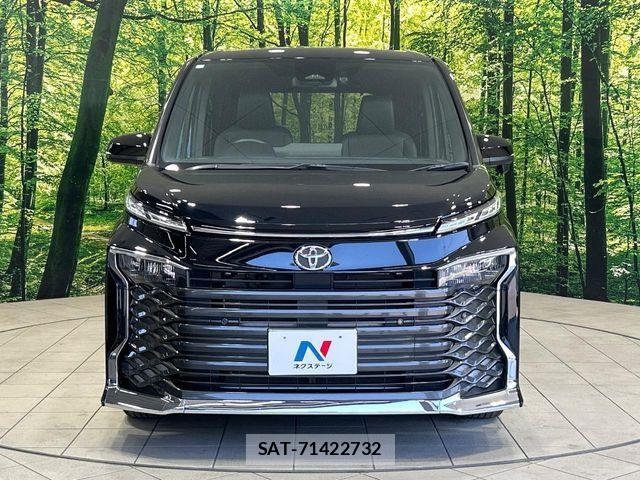 Toyota VOXY 2023-07 7331029-13