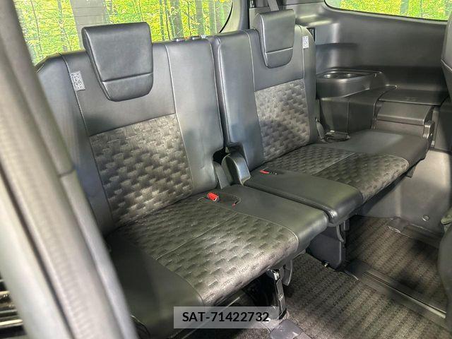 Toyota VOXY 2023-07 7331029-8