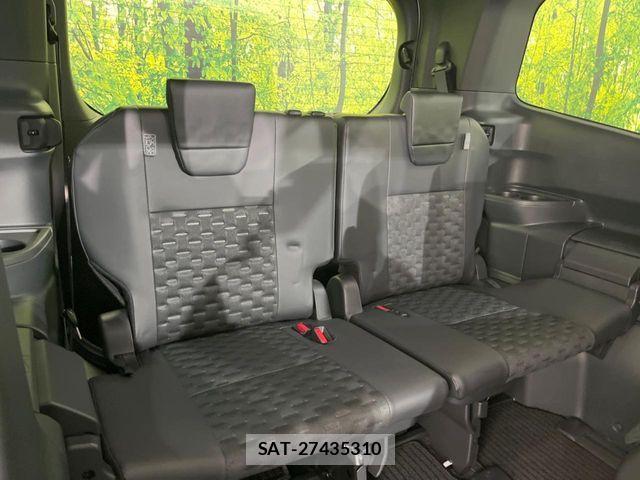 Toyota VOXY 2024-06 7331018-9