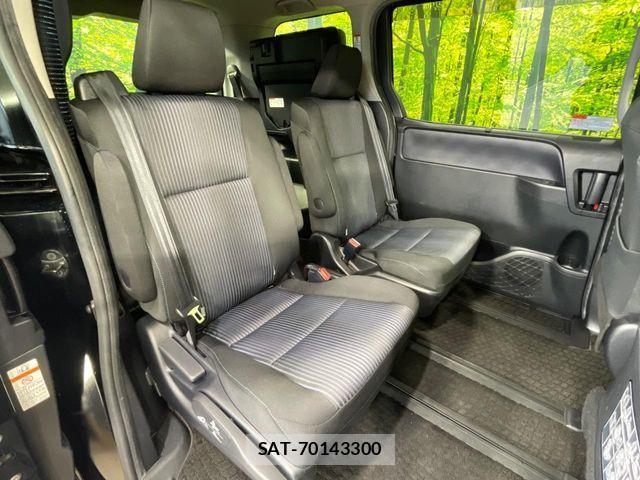 Toyota VOXY 2014-01 7331060-9