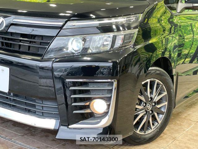 Toyota VOXY 2014-01 7331060-12