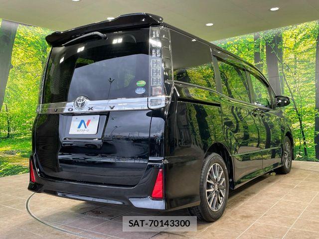Toyota VOXY 2014-01 7331060-17