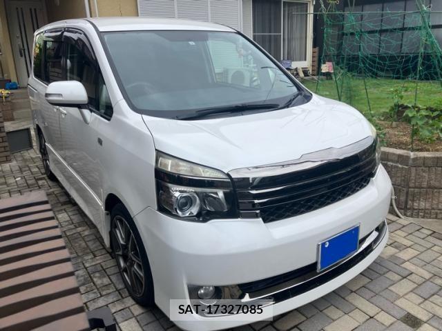 Toyota VOXY 2013-12 7331104-0