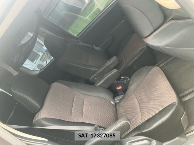 Toyota VOXY 2013-12 7331104-9