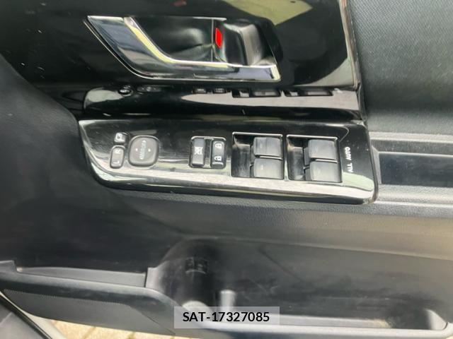 Toyota VOXY 2013-12 7331104-11