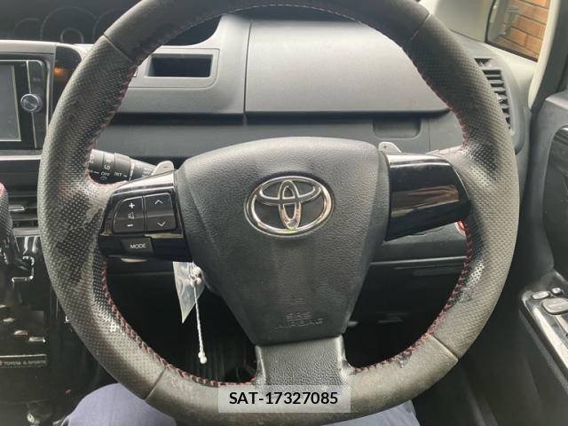 Toyota VOXY 2013-12 7331104-12