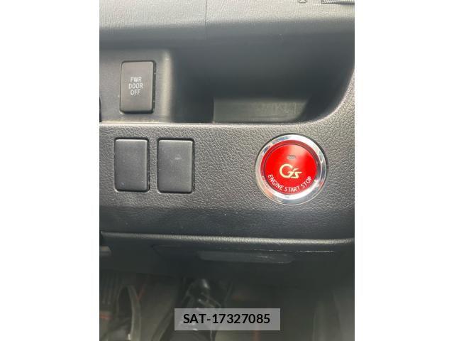 Toyota VOXY 2013-12 7331104-13