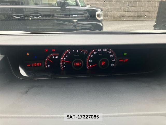 Toyota VOXY 2013-12 7331104-15