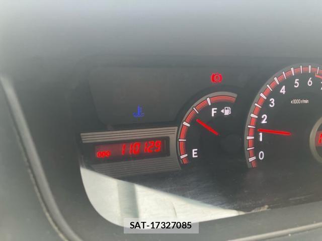 Toyota VOXY 2013-12 7331104-16