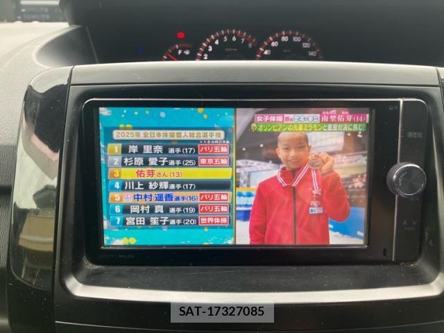 Toyota VOXY 2013-12 7331104-18
