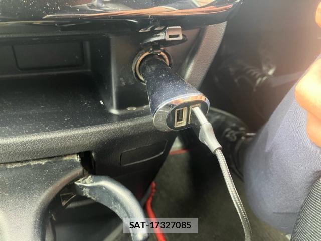 Toyota VOXY 2013-12 7331104-20