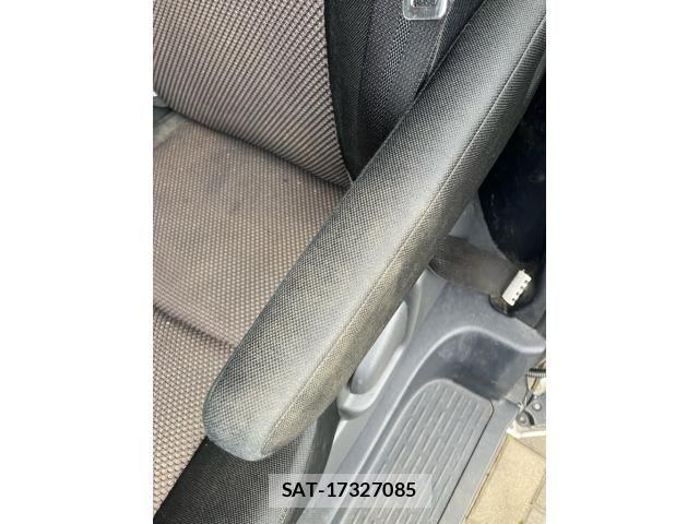 Toyota VOXY 2013-12 7331104-22