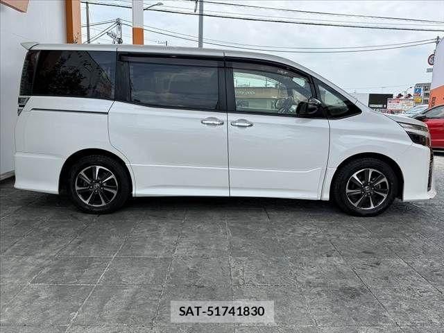 Toyota VOXY 2019-10 7331056-10