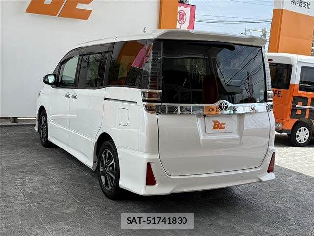 Toyota VOXY 2019-10 7331056-12