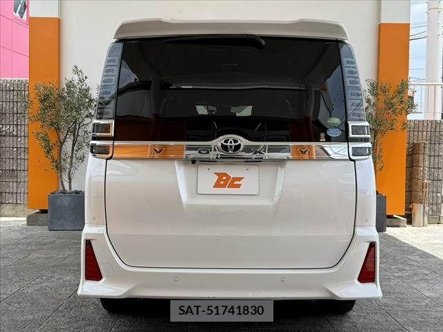 Toyota VOXY 2019-10 7331056-13