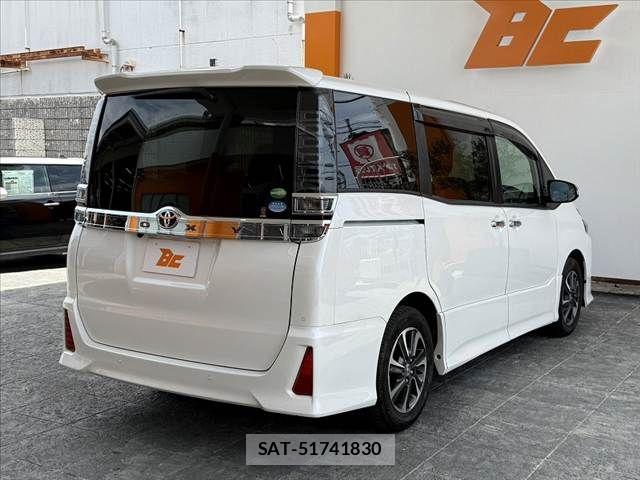 Toyota VOXY 2019-10 7331056-14