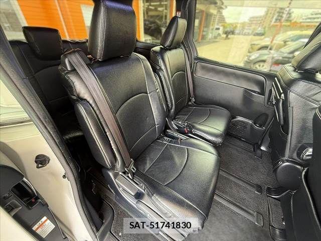 Toyota VOXY 2019-10 7331056-17
